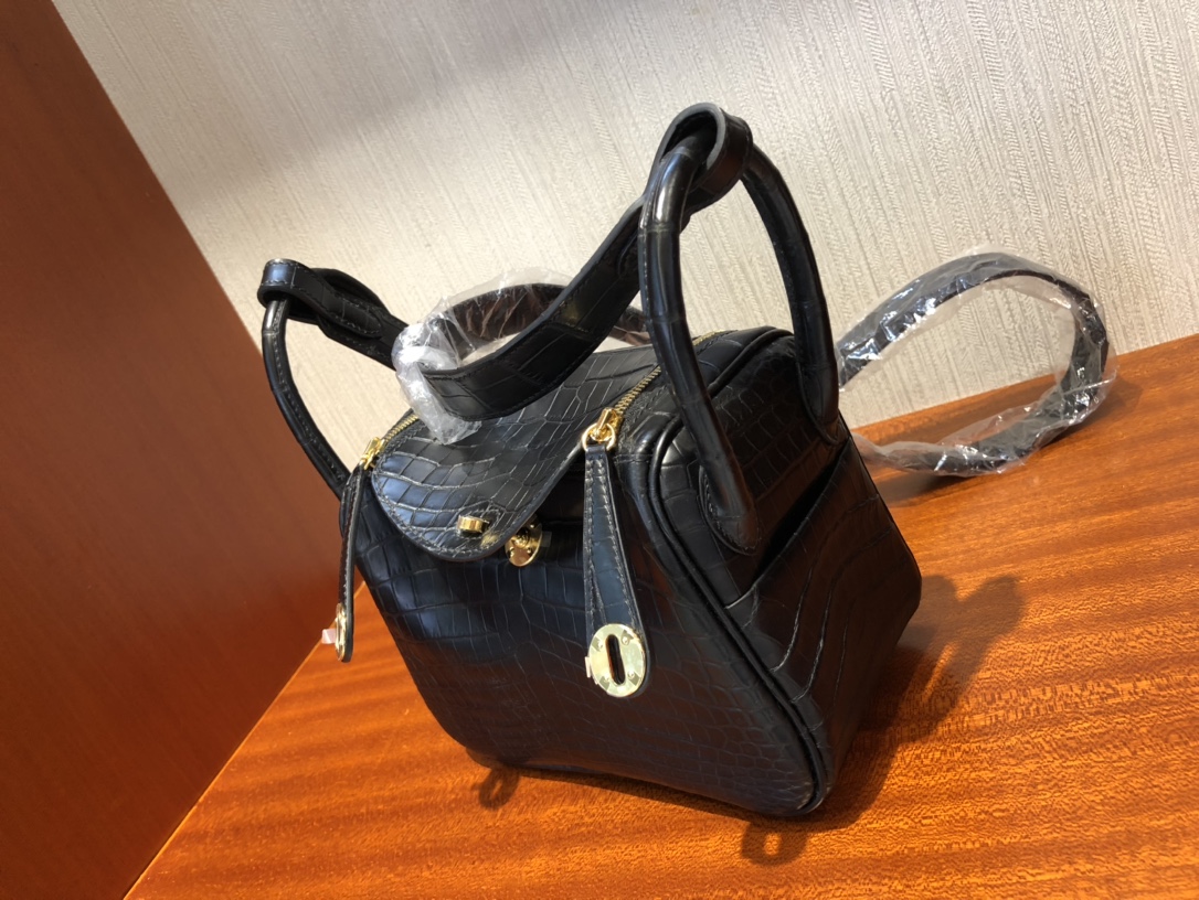 에르메스 미니 린디백 블랙 금장 악어가죽